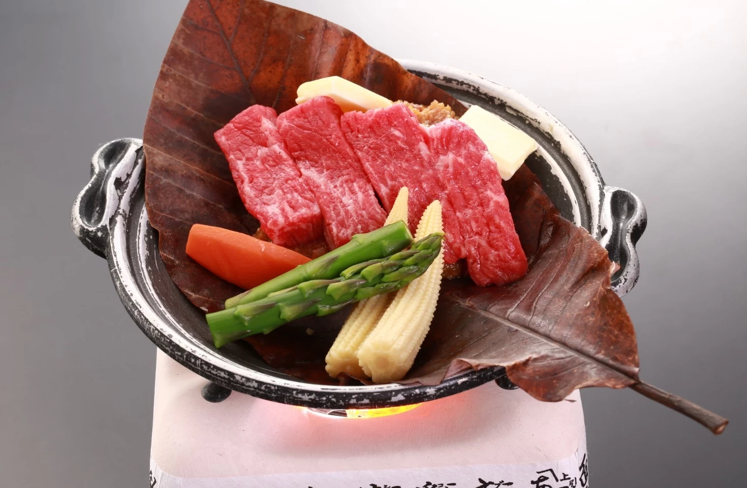 特製味噌の「飛騨牛朴葉味噌ステーキ」
