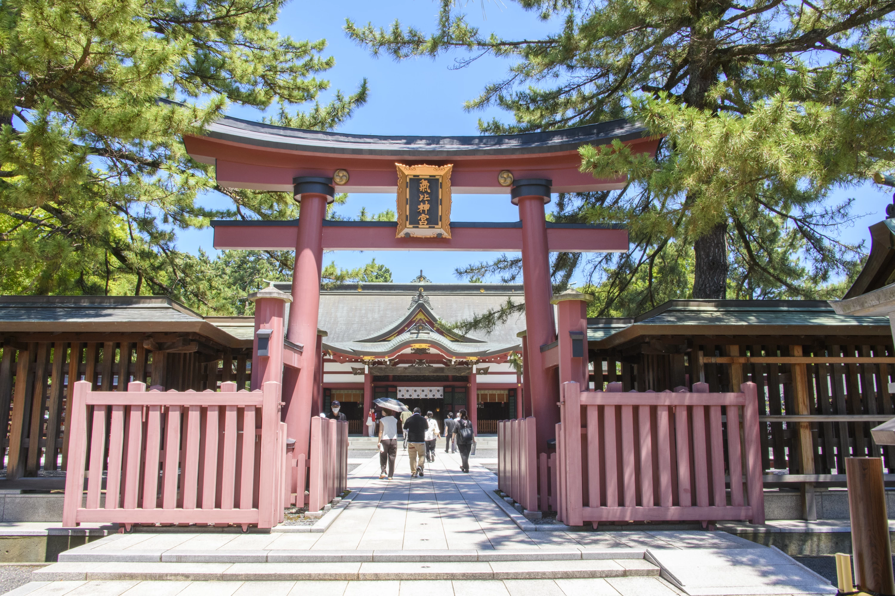 「日本三大木造鳥居」のひとつ(現地にて撮影)