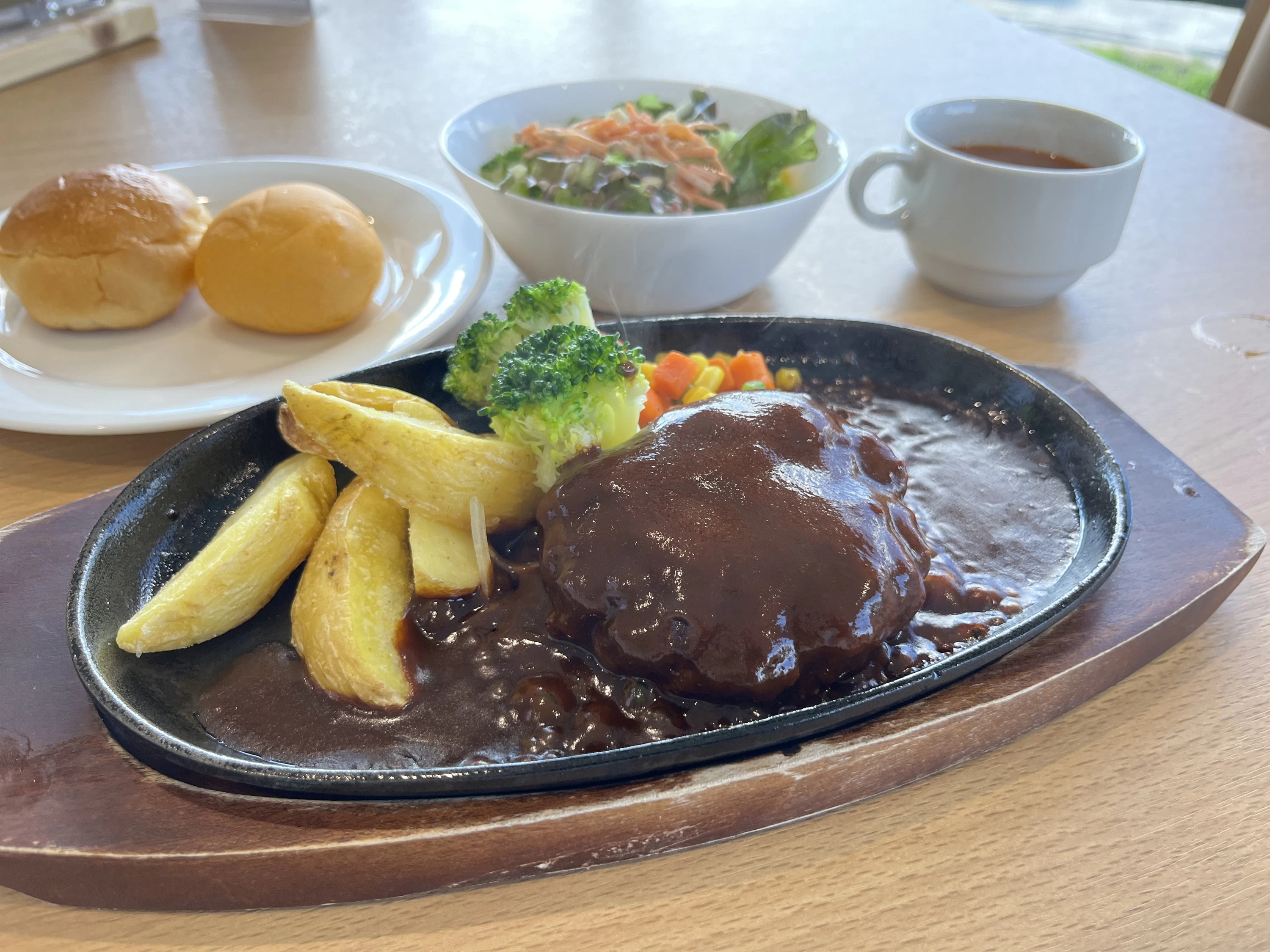 鉄板ハンバーグ