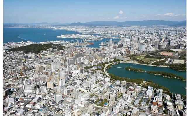 大濠公園から望む博多湾
