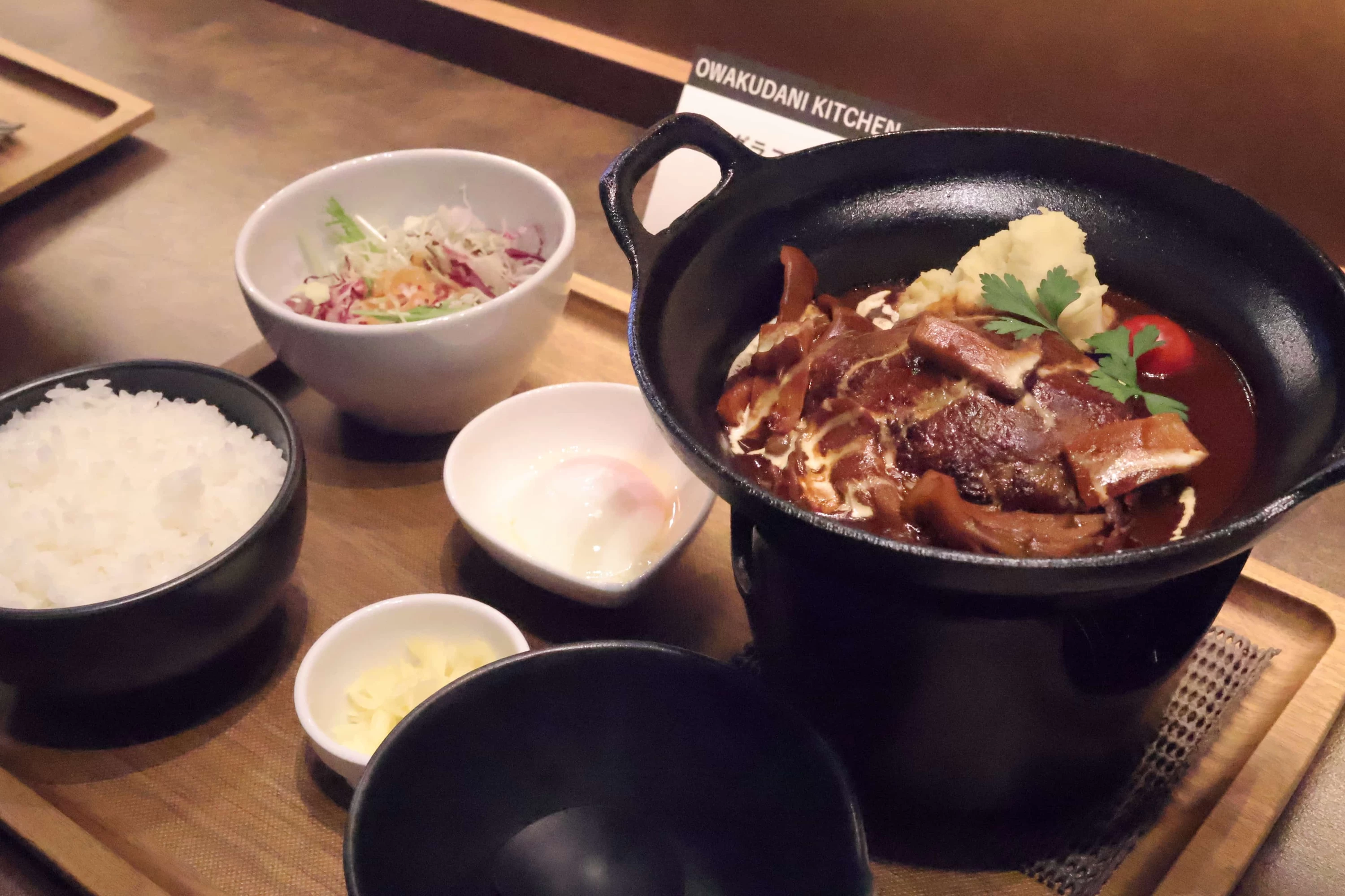 デミグラスハンバーグ(現地にて撮影)