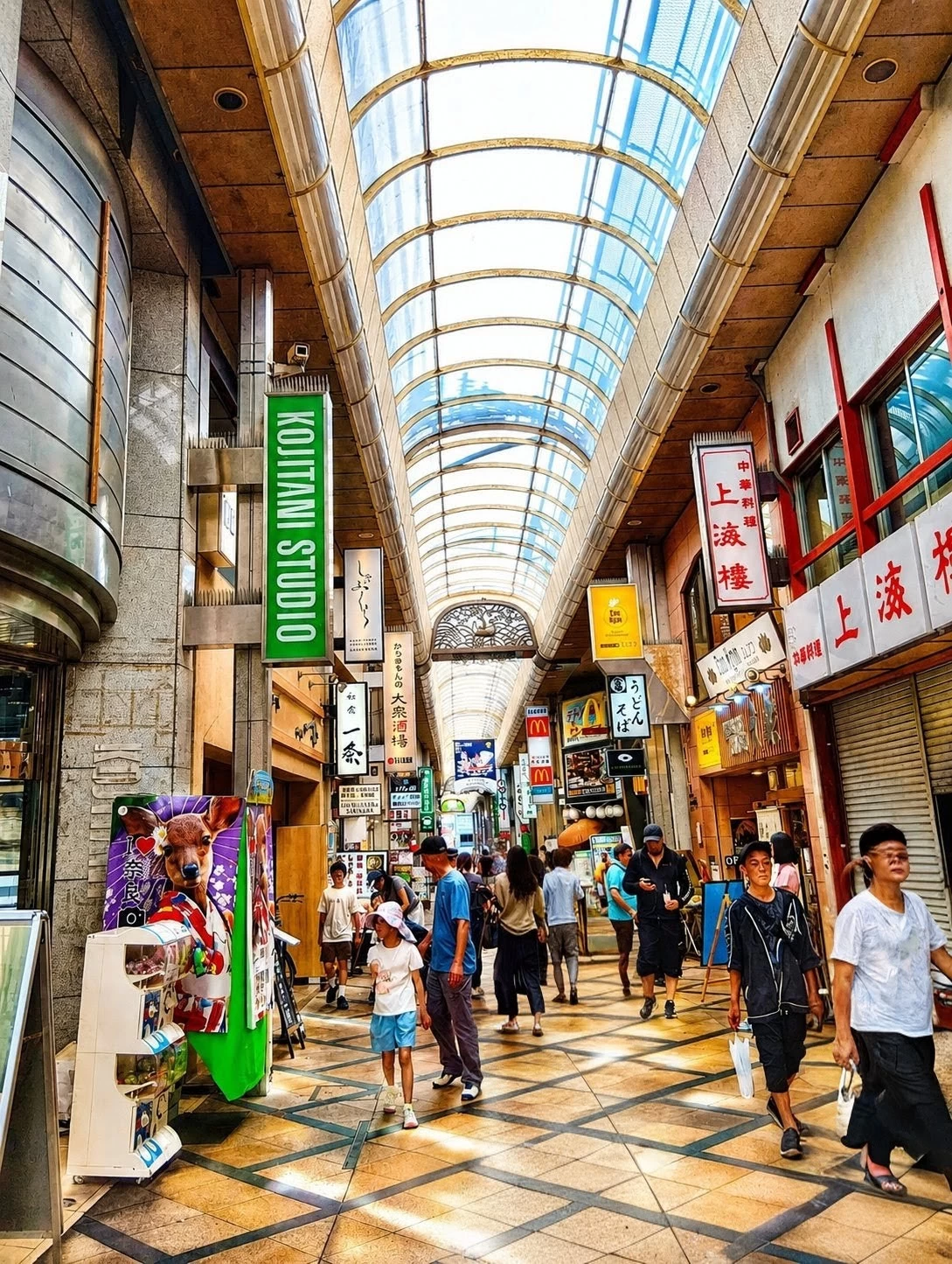 にぎわう商店街の様子