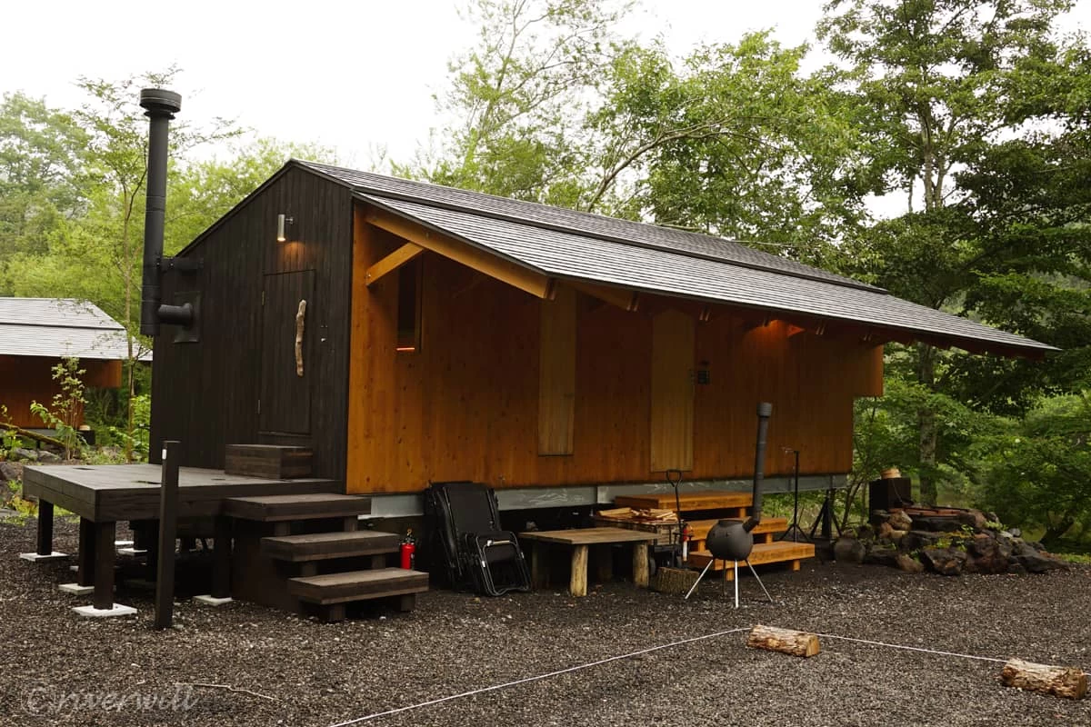 プライベート薪サウナ＆露天風呂付の「Hut」