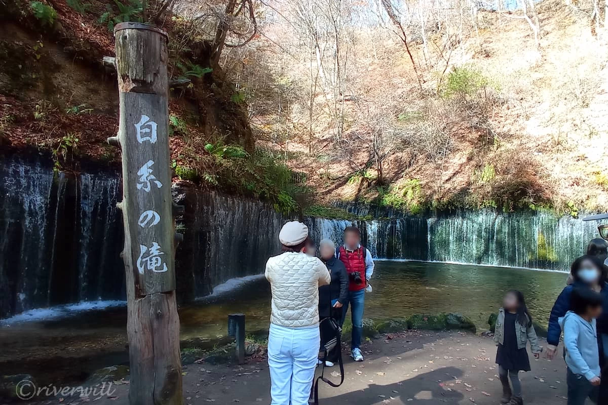 白糸の滝前の広場