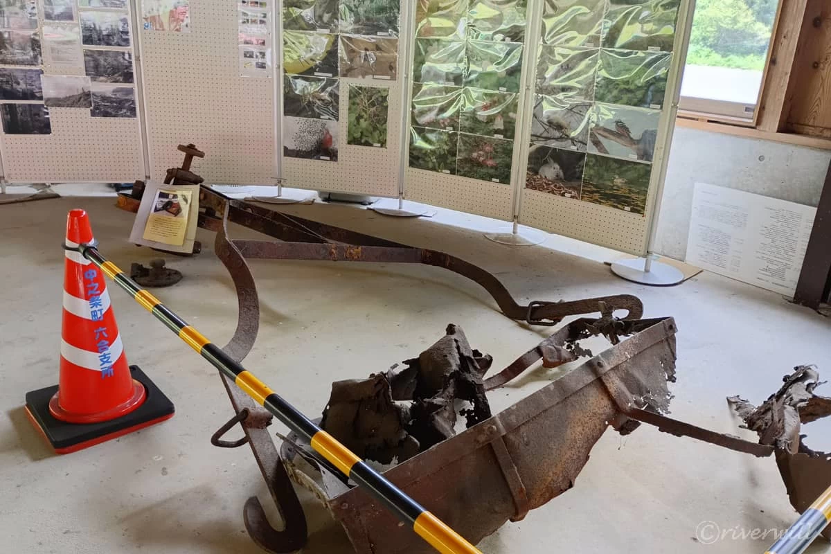 休憩所に展示された群馬鉄山遺構