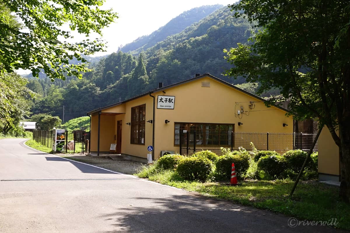 復元された旧太子駅舎