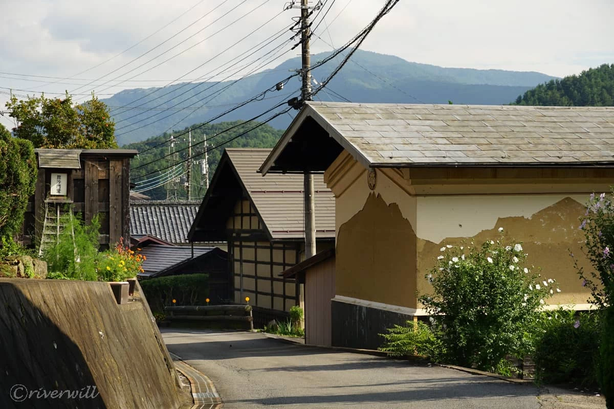 昔ながらの山村集落の家並み