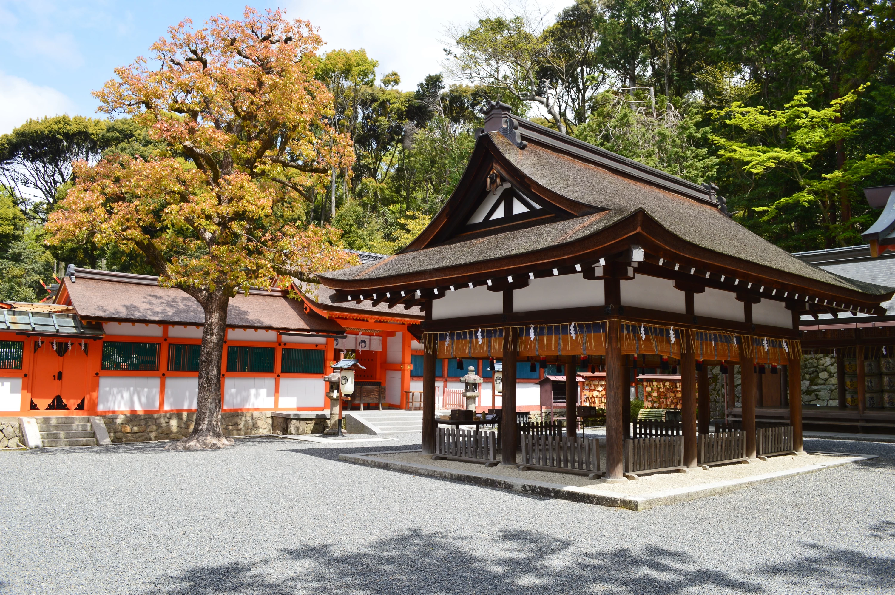 境内　©Wikipedia https://ja.wikipedia.org/wiki/吉田神社