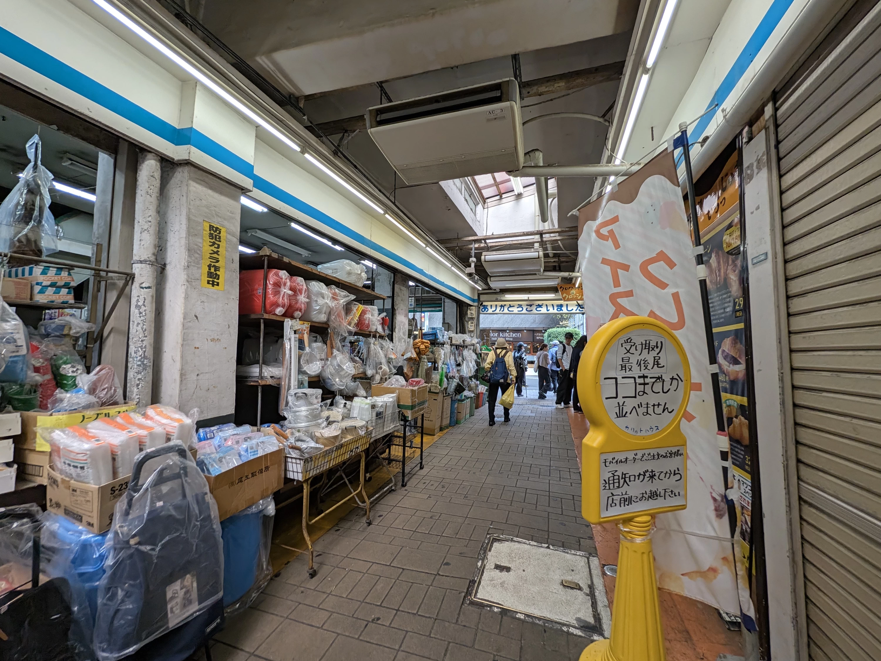 個性的な店舗が並ぶ（現地にて撮影）